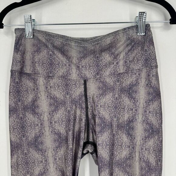 Nux Women's Rio Mid Rise Printed Yoga Cropped Capri Leggings Purple gray Small - Picture 5 of 9